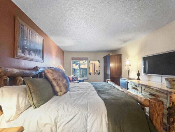 Copper MTN Center Village Pet Friendly condo Walk to Lift